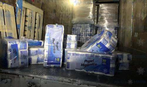 Encuentran en Toluca, camión robado cargado con un mdp de papel sanitario